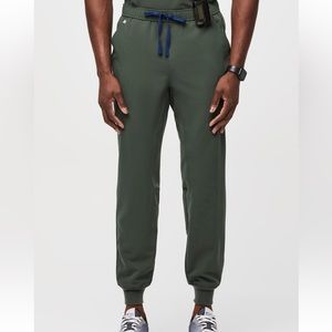 Figs Tansen Jogger Scrub in Moss